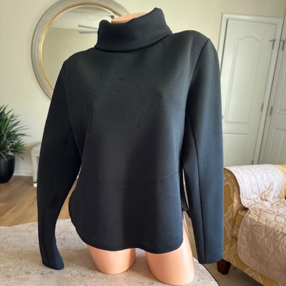 Nike Running  Dry fit Small- long sleeve black sweat shirt